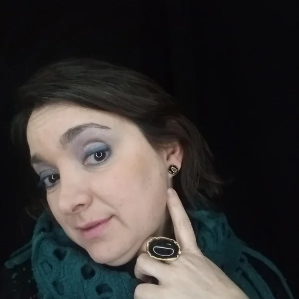 Pendientes botón, Pendientes en bronce y plata, Regalos para mujer, Pendientes pequeños, Gaudí, Regalos de aniversario, Pendientes negros - Imagen 2