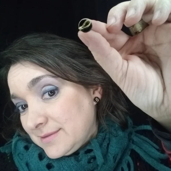 Pendientes botón, Pendientes en bronce y plata, Regalos para mujer, Pendientes pequeños, Gaudí, Regalos de aniversario, Pendientes negros - Imagen 4
