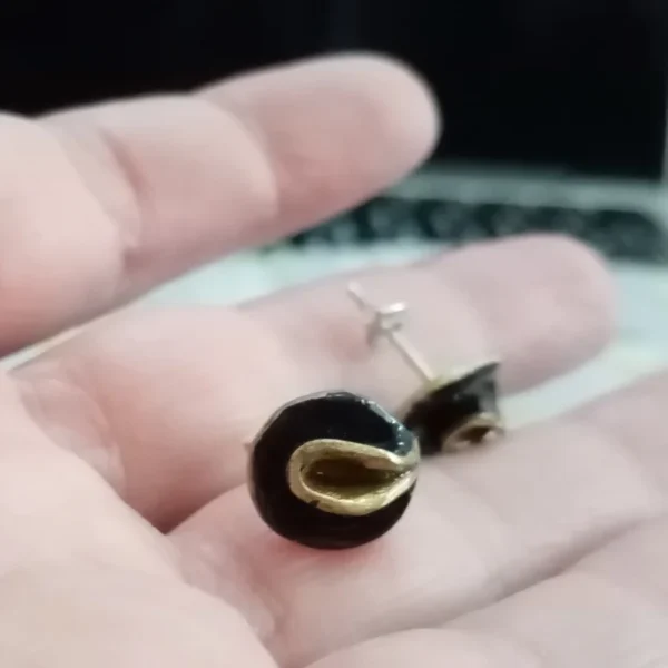 Pendientes botón, Pendientes en bronce y plata, Regalos para mujer, Pendientes pequeños, Gaudí, Regalos de aniversario, Pendientes negros - Imagen 10